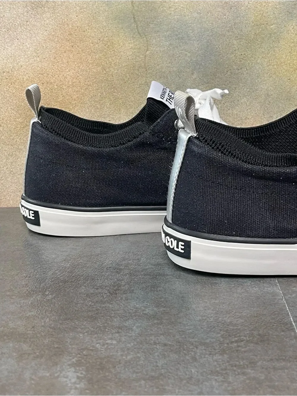 Kenneth Cole The Run Black Canvas Men’s Sneakers Size 10 Medium